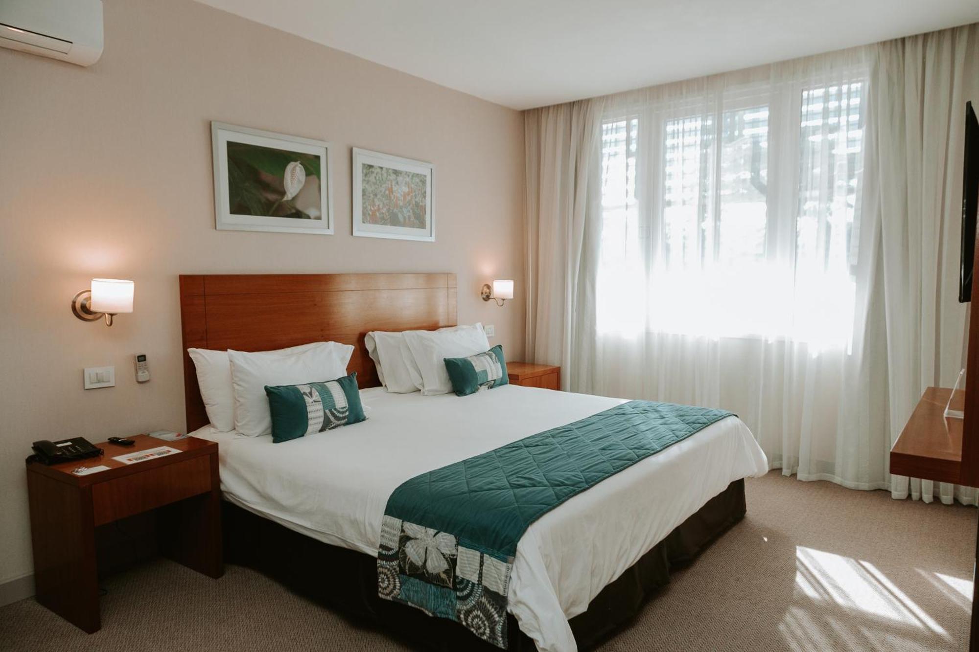 Howard Johnson Hotel Yerba Buena Room photo